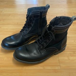 🛠️ Clarks Collection - Men’s leather and suede ankle boot